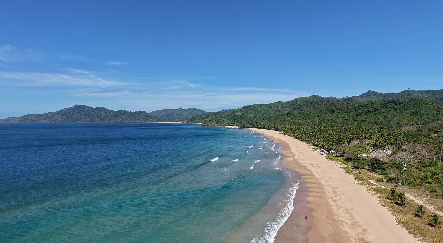Two kilometres of golden sand at Duli Beach, El Nido